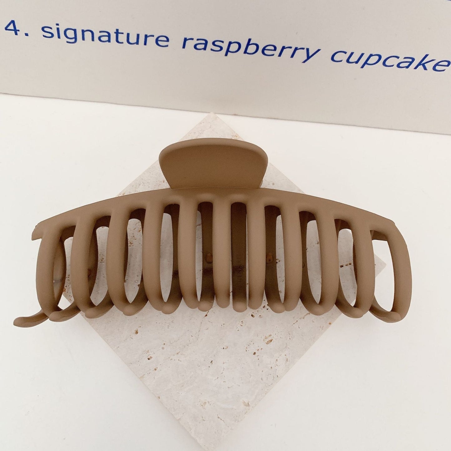 Sweet Scrub Color Acrylic Grasp Clip Simple Oval Hollow Leopard Grasp Hair Crab for Women Makeup Bath Hair Accessories